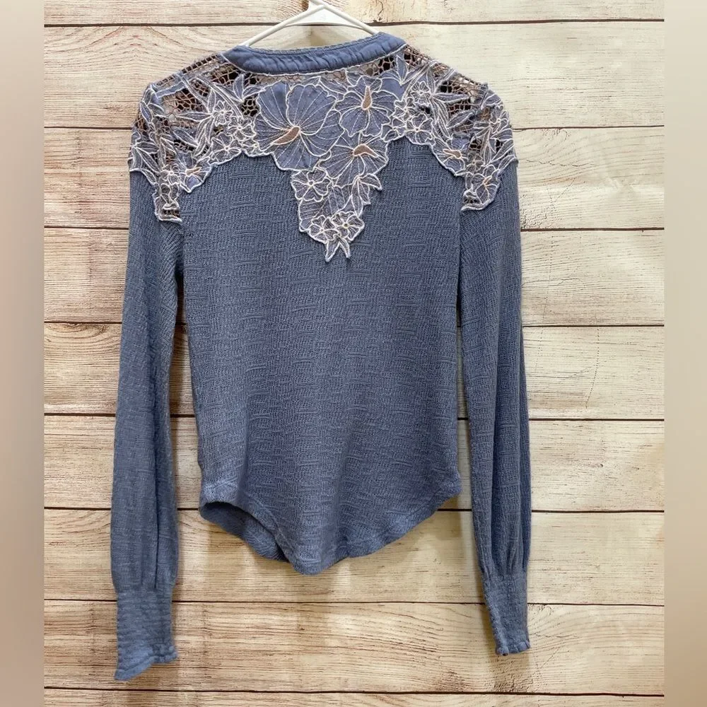 FREE PEOPLE EMBROIDERED HENLEY THERMAL‎ TOP IN BLUE